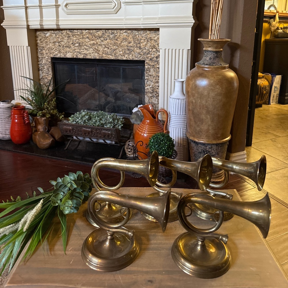 Set  of 5 Vintage Brass Horns. Hanging Wall Decor